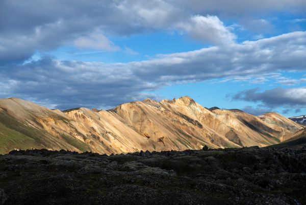 vulkanische berge von landmannalaugar in fjallabak