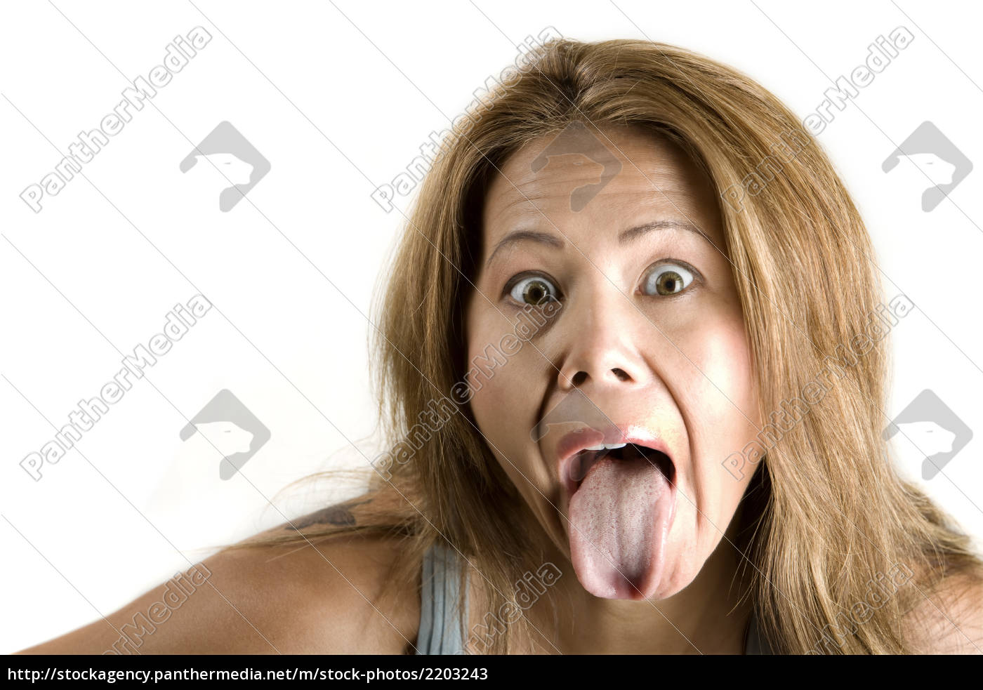 Mujer étnica sacando la lengua - Foto de archivo #2203243 | Agencia de  stock PantherMedia