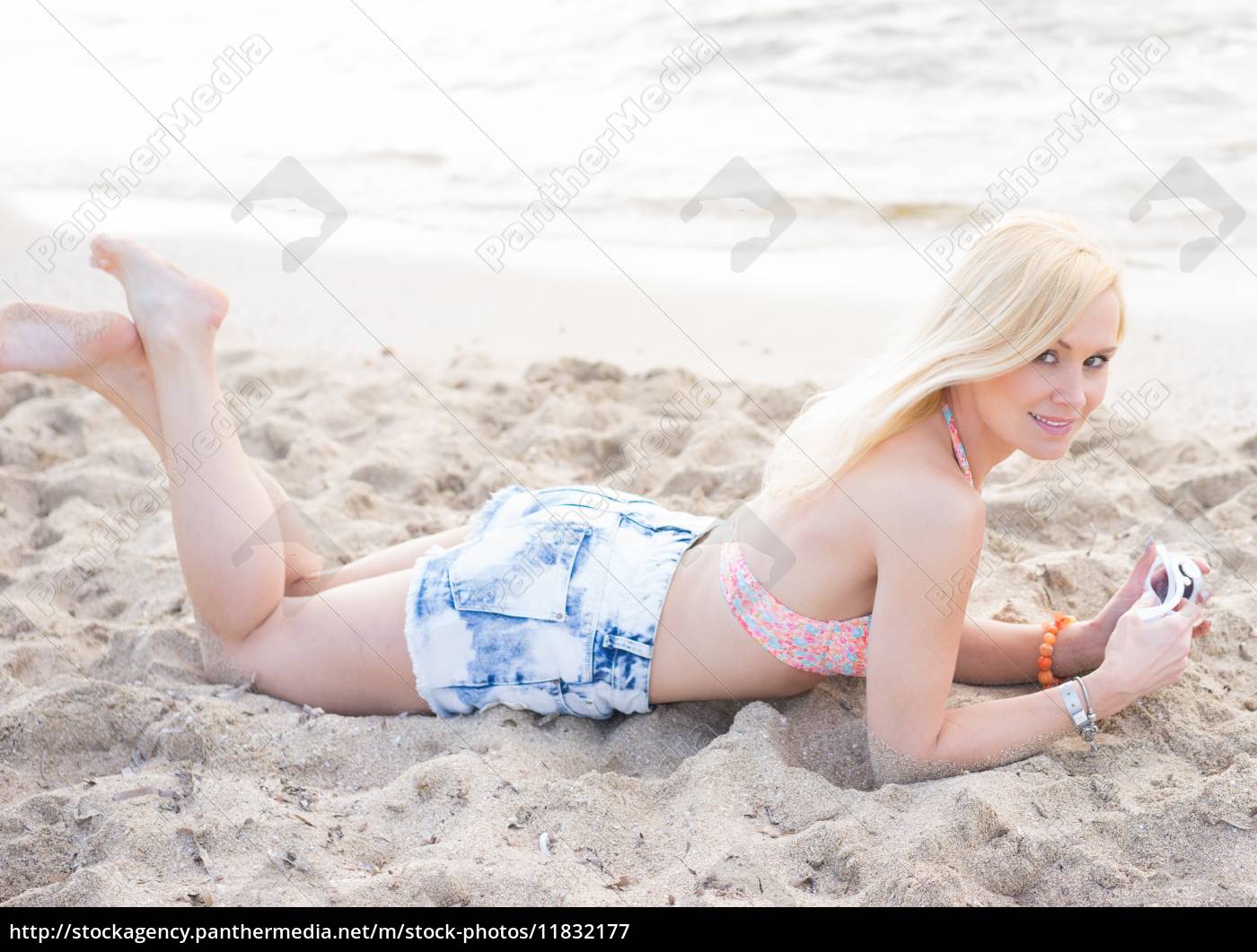 mujer rubia en la playa - Stockphoto #11832177 | Agencia de stock  PantherMedia