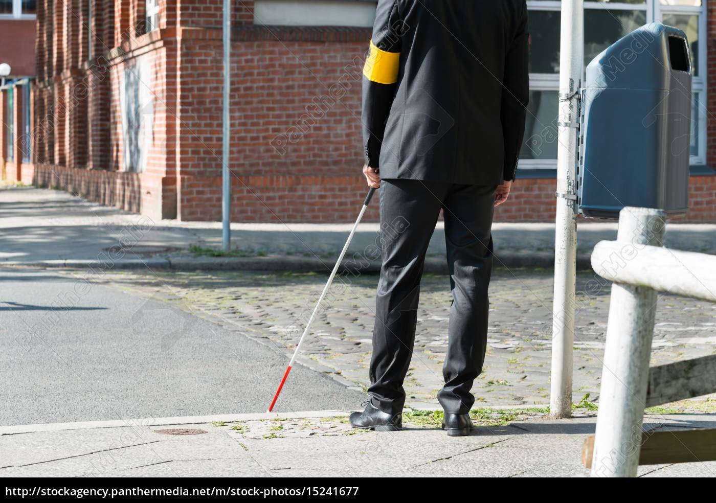 Homem cego com pau branco na rua - Stockphoto #15241677 | Banco de Imagens  Panthermedia