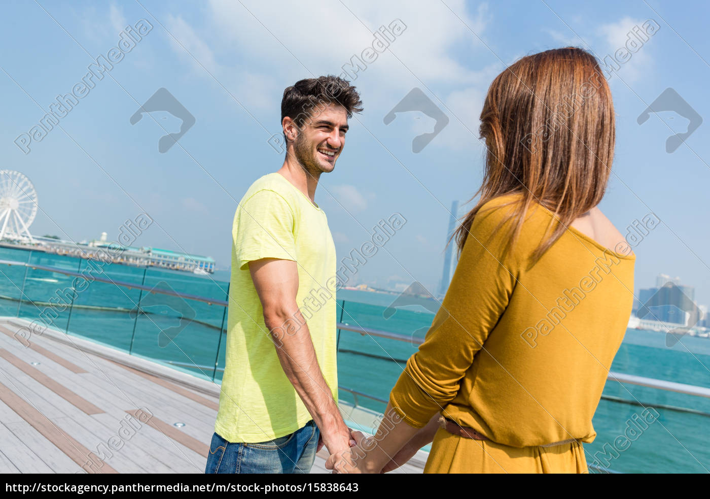 Pareja cogiendo de la mano - Foto de archivo #15838643 | Agencia de stock  PantherMedia