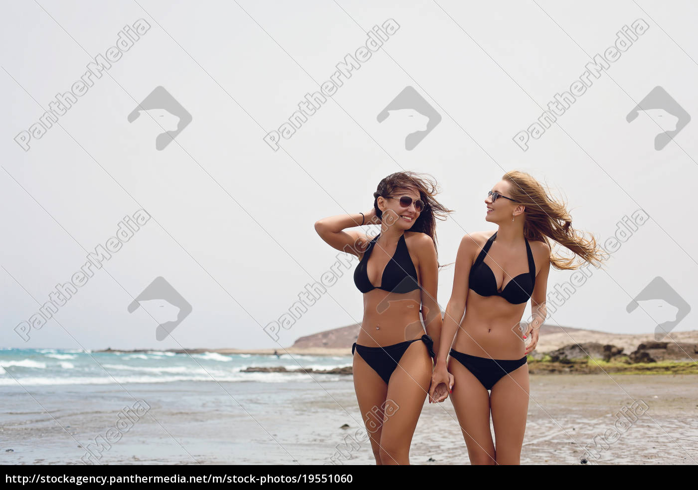 chicas en bikini - Stockphoto #19551060 | Agencia de stock PantherMedia