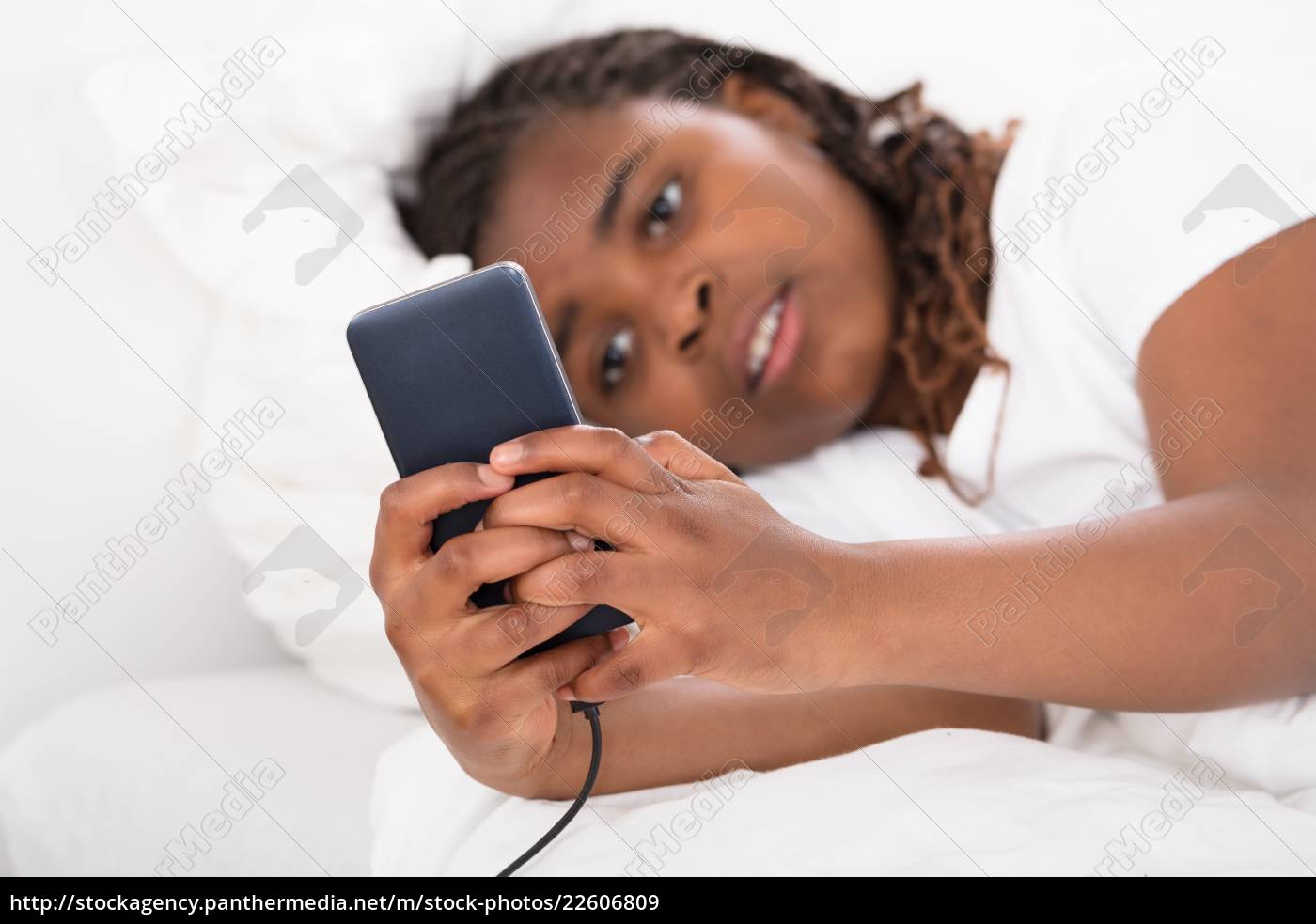 Chica durmiendo en la cama - Stockphoto #22606809 | Agencia de stock  PantherMedia