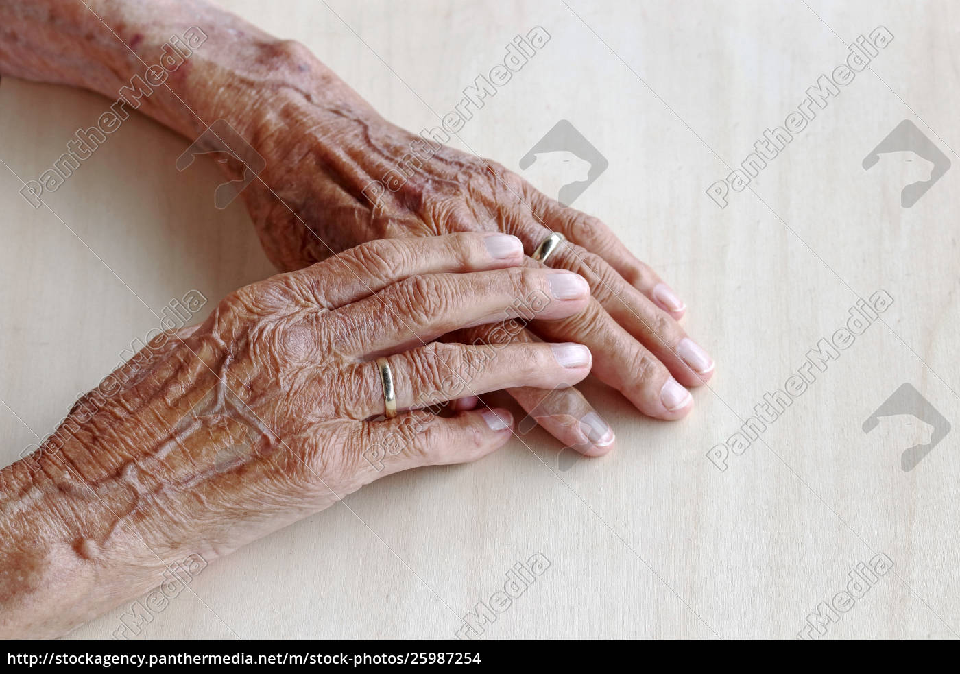 The hands of a very old woman. Old woman s hands on a - Royalty free image  #25987254 | PantherMedia Stock Agency