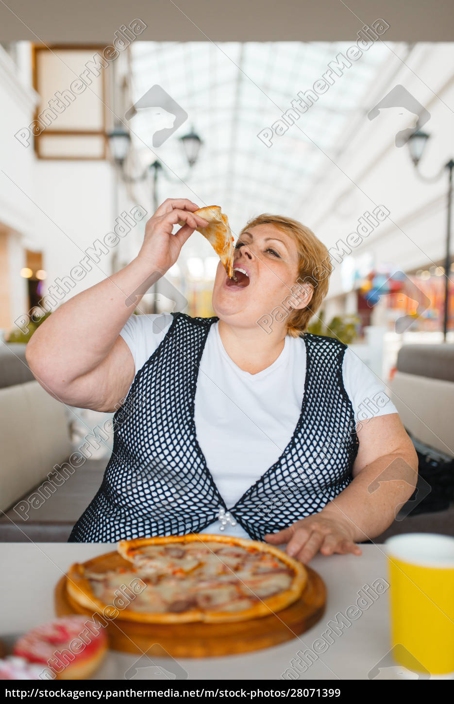 Mulher gordurosa comendo pizza comida não saudável - Stockphoto #28071399 |  Banco de Imagens Panthermedia