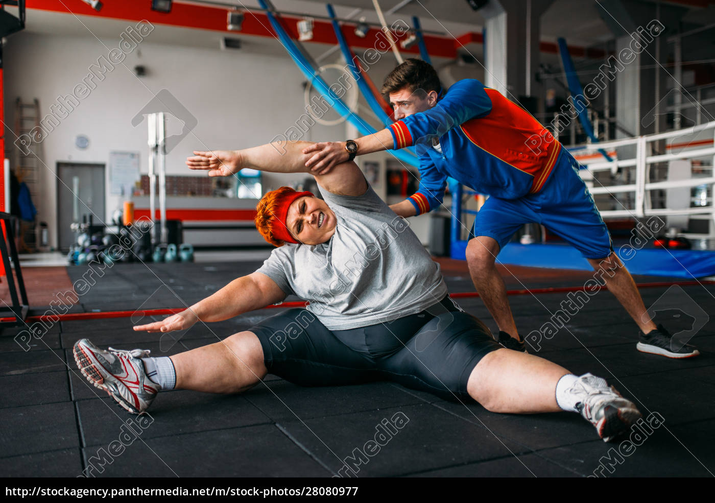 Esercizio di donna grassa con istruttore allenamento - Foto stock #28080977  | Comprate Immagini RF da Panthermedia