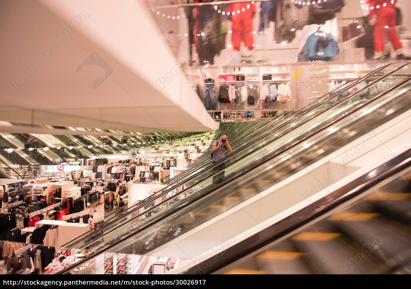 Fotograf im Einkaufszentrum - Lizenzfreies Bild #30026917 | Bildagentur ...